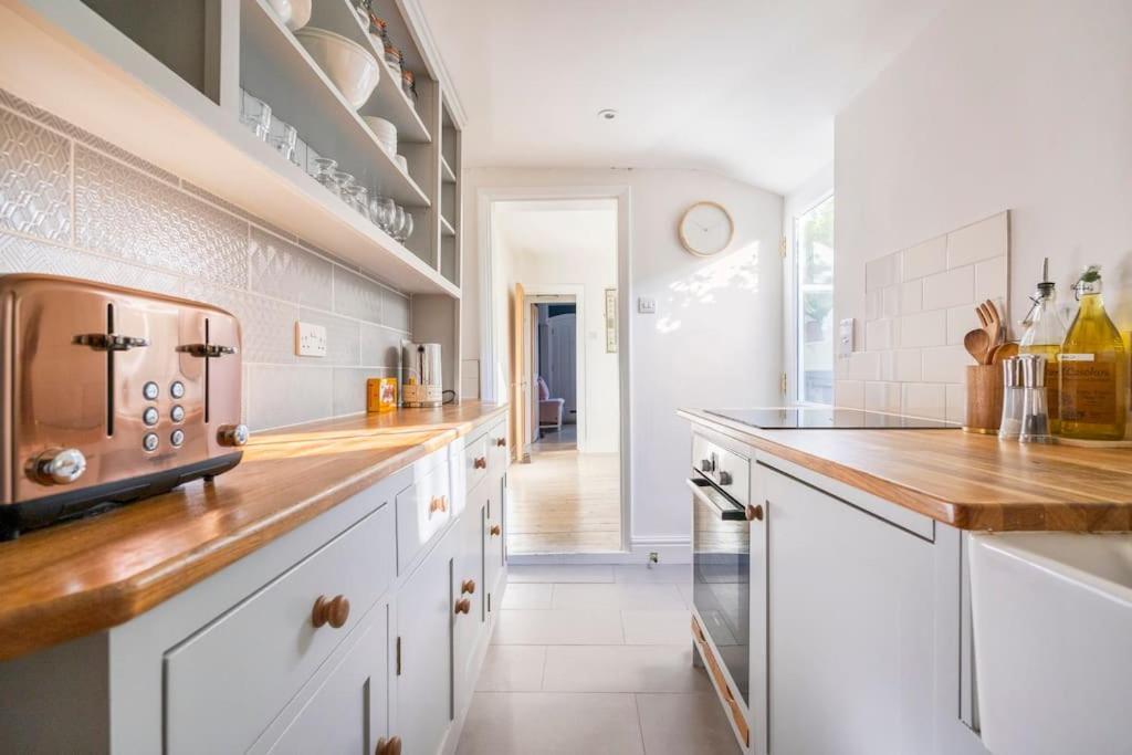 Boat House, Relax In A Whitstable Fisherman'S Cottage Exteriör bild