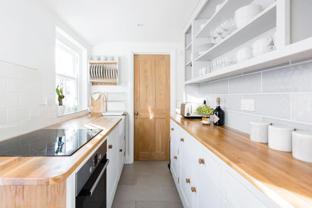 Boat House, Relax In A Whitstable Fisherman'S Cottage Exteriör bild