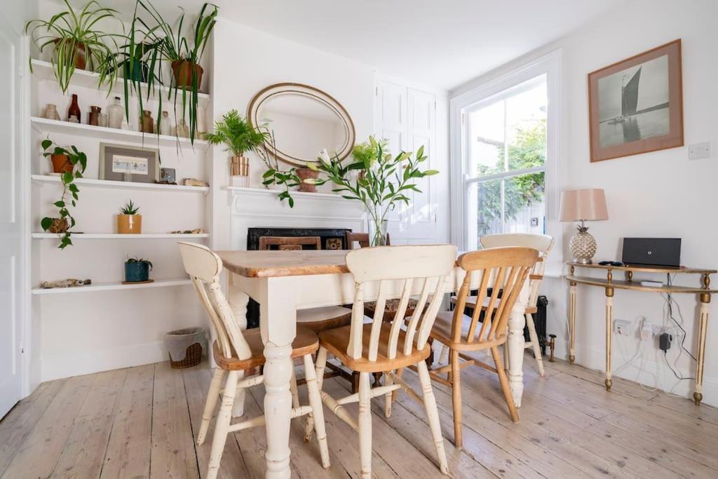 Boat House, Relax In A Whitstable Fisherman'S Cottage Exteriör bild